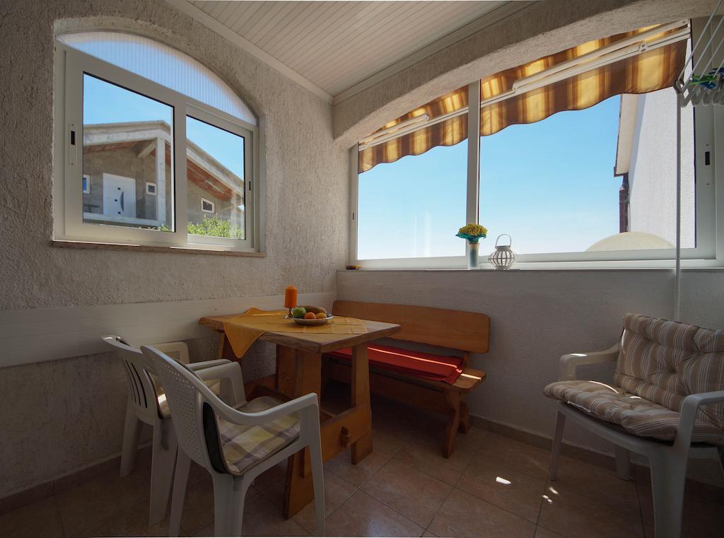 Apartments Lina Novi Vinodolski Rom bilde